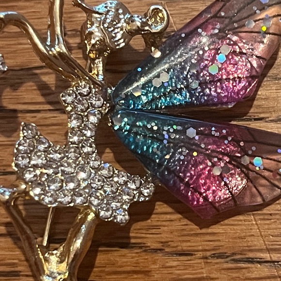 Sparkly Fairy Brooch with Colorful Wings - Picture 4 of 4